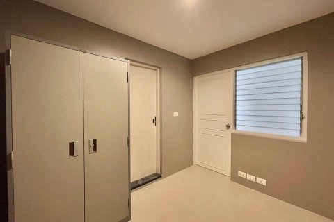 Condominio de 3 dormitorios en Khlong San, Bangkok, Tailandia № 54951 - foto 24