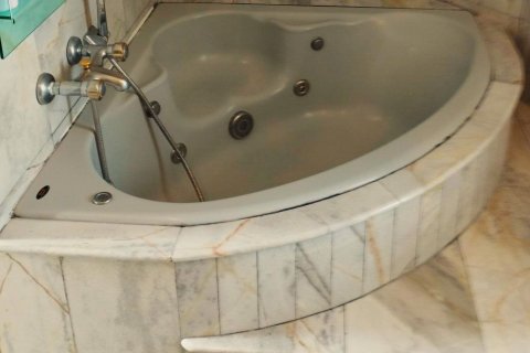 Condominio de 4 dormitorios en Khlong San, Bangkok, Tailandia № 54952 - foto 20