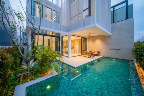 Chalet de 4 dormitorios en Pattaya, Tailandia № 233667