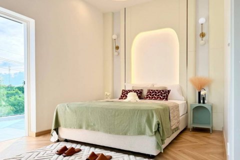Chalet de 5 dormitorios en Pattaya, Tailandia № 135255 - foto 7