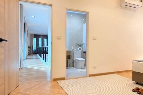 Chalet de 5 dormitorios en Pattaya, Tailandia № 135255 - foto 5