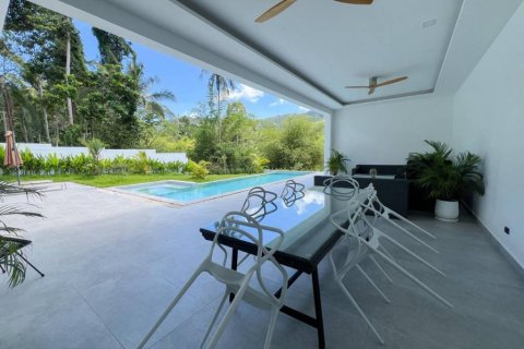 Villa in Surat Thani, Thailand 4 bedrooms № 135256 - photo 5