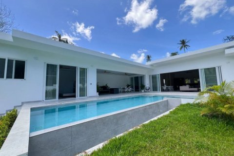 Villa in Surat Thani, Thailand 4 bedrooms № 135256 - photo 3