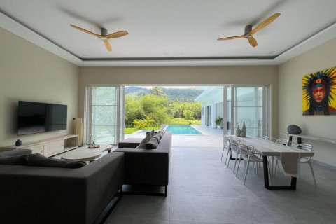 Villa in Surat Thani, Thailand 4 bedrooms № 135256 - photo 8