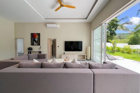 Villa in Surat Thani, Thailand 4 bedrooms № 135256 - photo 9