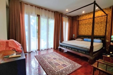 Casa de 5 dormitorios en Pattaya, Tailandia № 157714 - foto 11