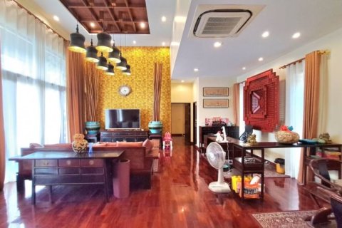 Casa de 5 dormitorios en Pattaya, Tailandia № 157714 - foto 6
