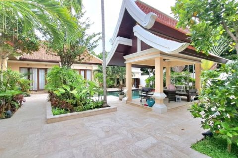 Casa de 5 dormitorios en Pattaya, Tailandia № 157714 - foto 3