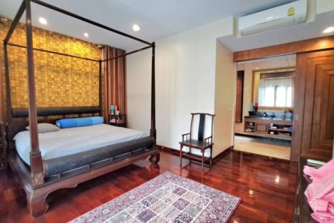 Casa de 5 dormitorios en Pattaya, Tailandia № 157714 - foto 7