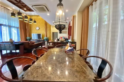 Casa de 5 dormitorios en Pattaya, Tailandia № 157714 - foto 13