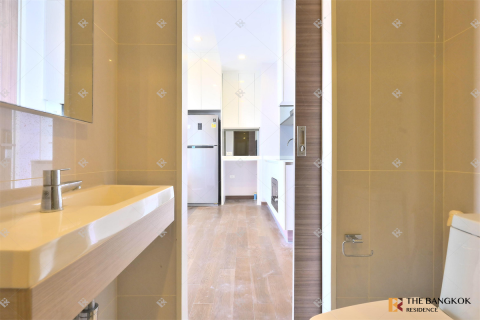 Condo in Bangkok, Thailand, 1 bedroom  № 209220 - photo 2
