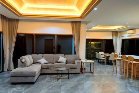 Chalet de 3 dormitorios en Pattaya, Tailandia № 146717 - foto 4