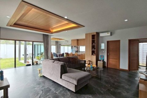 Chalet de 3 dormitorios en Pattaya, Tailandia № 146717 - foto 3