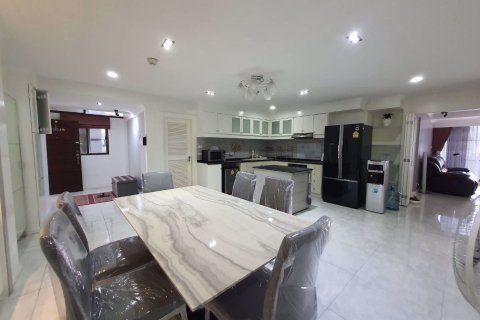 Condominio de 3 dormitorios en Watthana, Bangkok, Tailandia № 47533 - foto 2