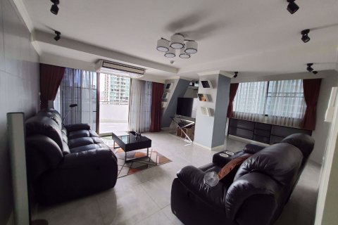 Condo in Watthana, Bangkok, Thailand, 3 bedrooms № 47533