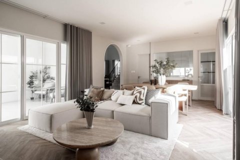 Casa de 4 dormitorios en Samut Prakan, Tailandia № 116996 - foto 2