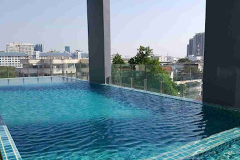 Condominio de 1 dormitorio en Thonburi, Bangkok, Tailandia № 183651 - foto 2