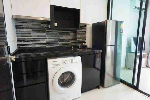 Condominio de 1 dormitorio en Thonburi, Bangkok, Tailandia № 183651 - foto 4