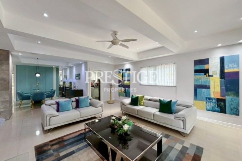 Condominio de 3 dormitorios en Pattaya, Tailandia № 198108