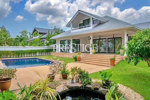 Casa de 4 dormitorios en Pattaya, Tailandia № 197529