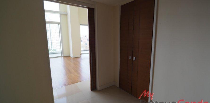 Condominio de 4 dormitorios en Pattaya, Tailandia № 32258