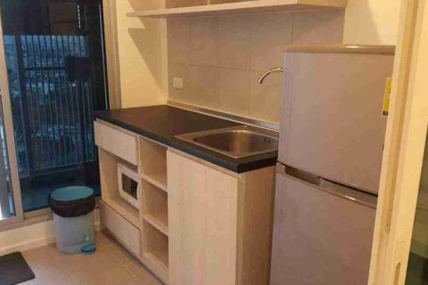 Condominio de 1 dormitorio en Thonburi, Bangkok, Tailandia № 183501 - foto 6