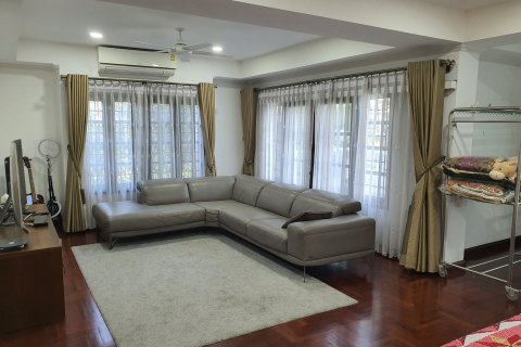 Adosado de 6 dormitorios en Prawet, Bangkok, Tailandia № 170469 - foto 19
