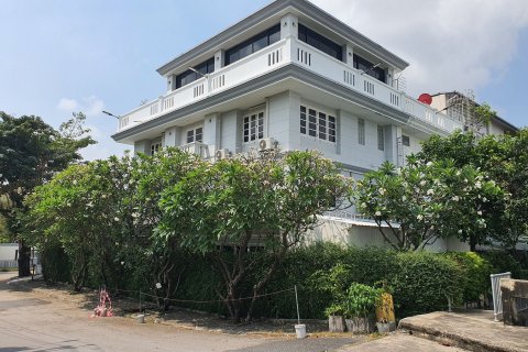 Reihenhaus in Prawet, Bangkok, Thailand 6 Schlafzimmer № 170469
