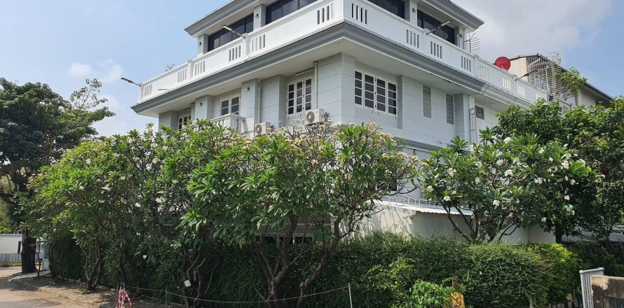 Adosado de 6 dormitorios en Prawet, Bangkok, Tailandia № 170469
