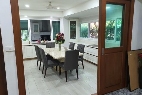 Adosado de 6 dormitorios en Prawet, Bangkok, Tailandia № 170469 - foto 9
