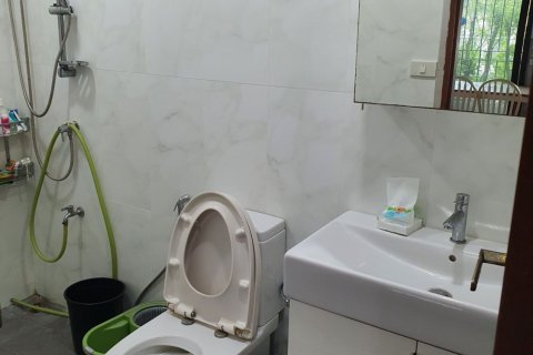 Adosado de 6 dormitorios en Prawet, Bangkok, Tailandia № 170469 - foto 24