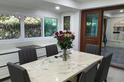 Adosado de 6 dormitorios en Prawet, Bangkok, Tailandia № 170469 - foto 11