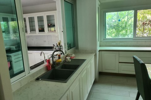 Adosado de 6 dormitorios en Prawet, Bangkok, Tailandia № 170469 - foto 14