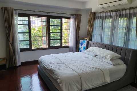 Adosado de 6 dormitorios en Prawet, Bangkok, Tailandia № 170469 - foto 4
