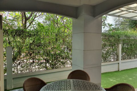 Adosado de 6 dormitorios en Prawet, Bangkok, Tailandia № 170469 - foto 8