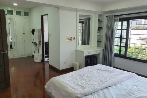 Adosado de 6 dormitorios en Prawet, Bangkok, Tailandia № 170469 - foto 28