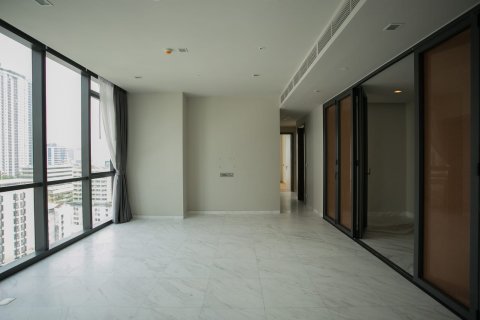 Condo in Bangkok, Thailand, 2 bedrooms  № 143403