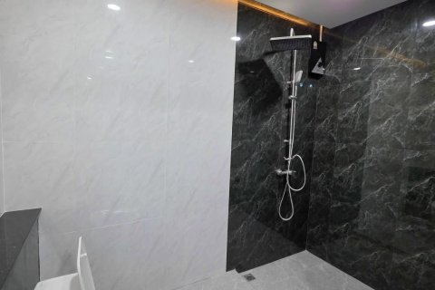 Chalet de 3 dormitorios en Pattaya, Tailandia № 160202 - foto 19