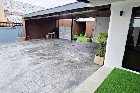 Chalet de 3 dormitorios en Pattaya, Tailandia № 160202 - foto 4