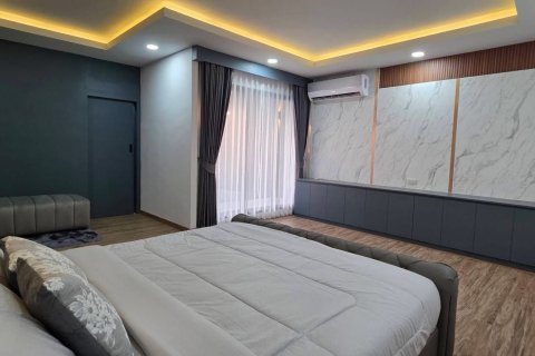 Chalet de 3 dormitorios en Pattaya, Tailandia № 160202 - foto 16
