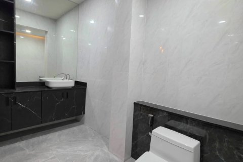 Chalet de 3 dormitorios en Pattaya, Tailandia № 160202 - foto 20