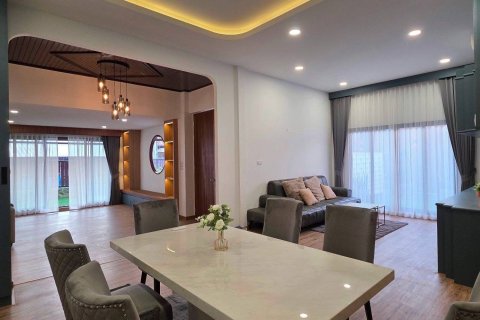 Chalet de 3 dormitorios en Pattaya, Tailandia № 160202 - foto 6