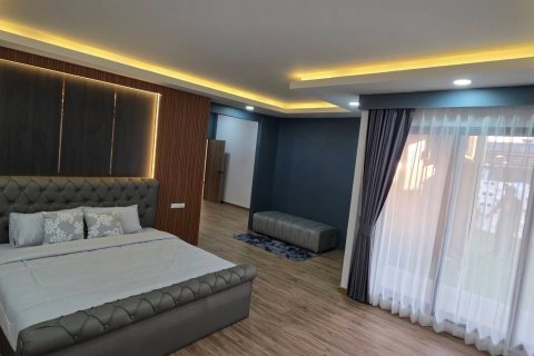 Chalet de 3 dormitorios en Pattaya, Tailandia № 160202 - foto 17