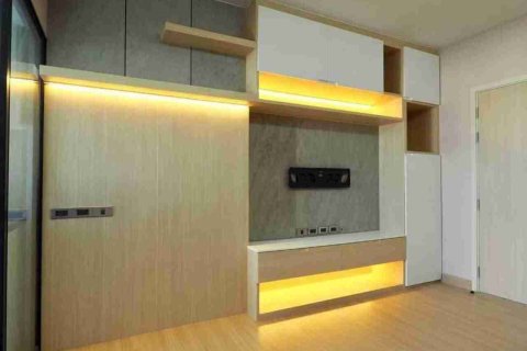 Condominio de 1 dormitorio en Thonburi, Bangkok, Tailandia № 208779 - foto 4