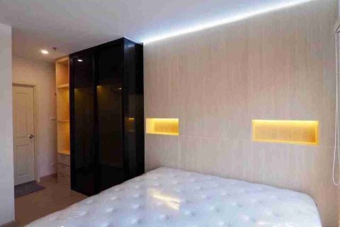 Condominio de 1 dormitorio en Thonburi, Bangkok, Tailandia № 208779 - foto 6