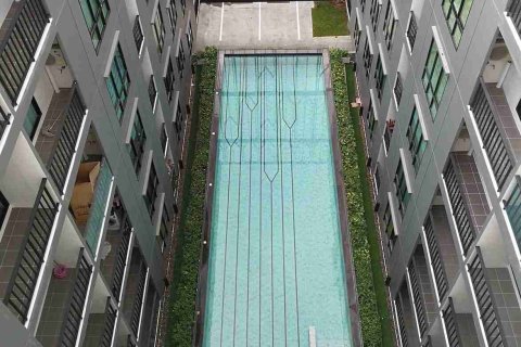 Condominio de 1 dormitorio en Thonburi, Bangkok, Tailandia № 208775 - foto 2
