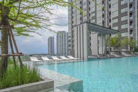 Condominio de 1 dormitorio en Thonburi, Bangkok, Tailandia № 208776 - foto 2