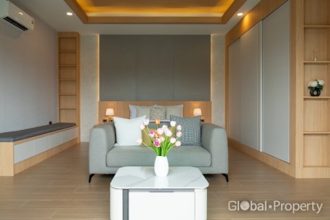 Casa de 5 dormitorios en Pattaya, Tailandia № 134424 - foto 18