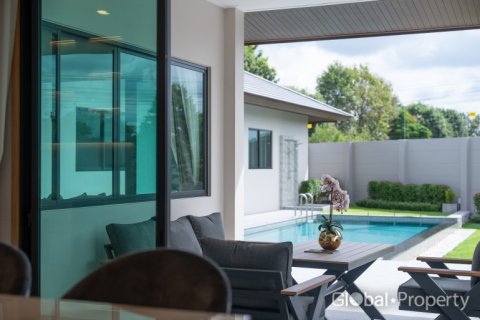 Casa de 5 dormitorios en Pattaya, Tailandia № 134424 - foto 3