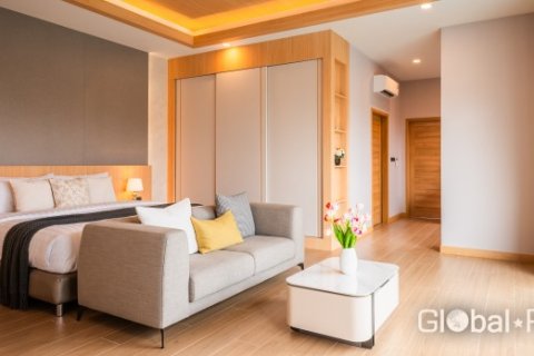 Casa de 5 dormitorios en Pattaya, Tailandia № 134424 - foto 17